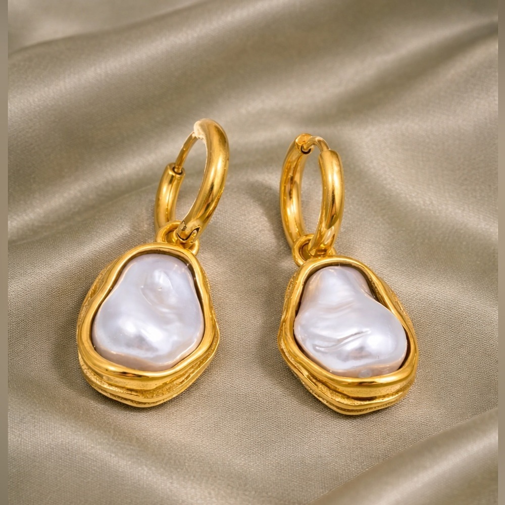 Golden Pearl Drop Earrings – Classic Chic Everyday Luxury